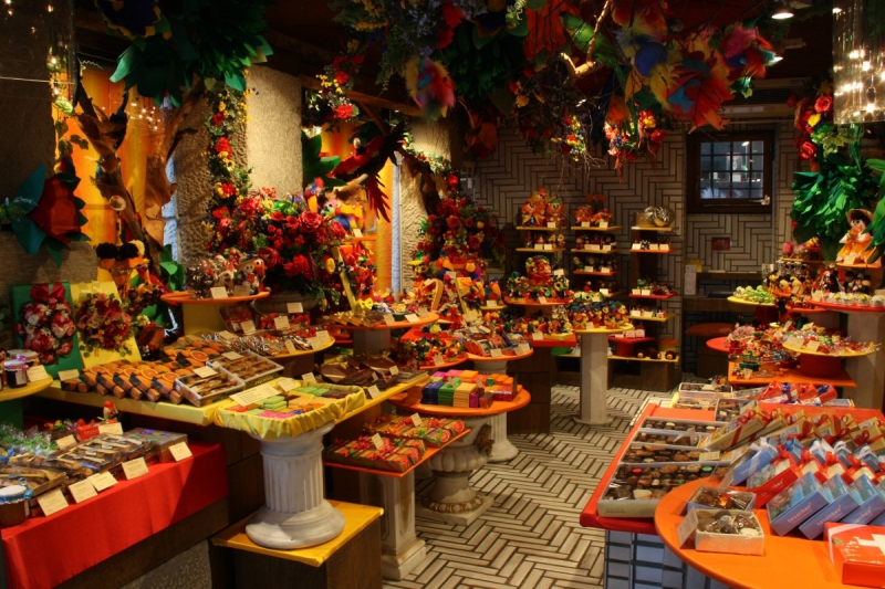 ecommerce-ST DALMAS LE SELVAGE-min_candy_store_chocolate_shop_chocolate_switzerland-393515